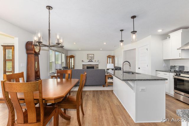 2929 E Morgan Trail, Rockford, MI 49341