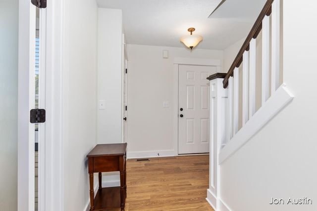 2929 E Morgan Trail, Rockford, MI 49341