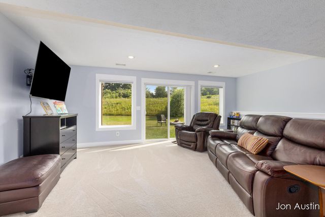 2929 E Morgan Trail, Rockford, MI 49341