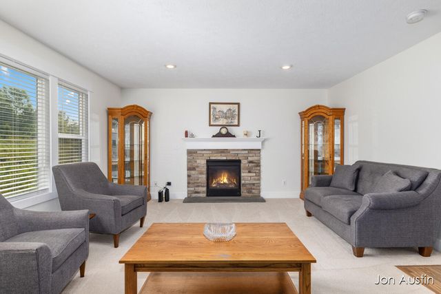 2929 E Morgan Trail, Rockford, MI 49341