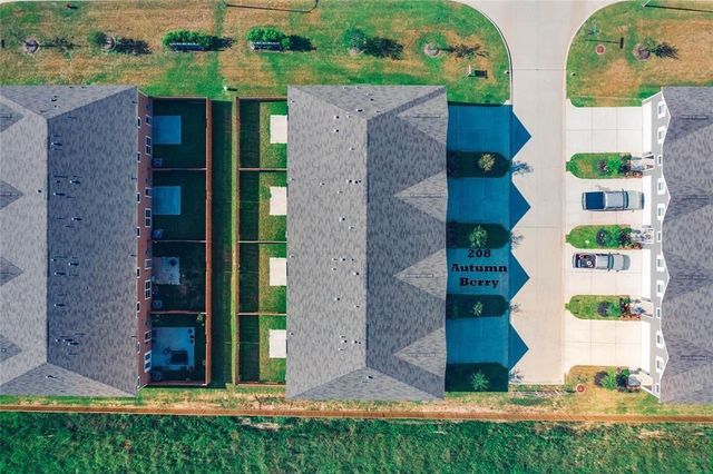 208 Autumn Berry Lane, Brookshire, TX 77423