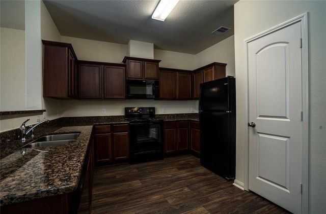 208 Autumn Berry Lane, Brookshire, TX 77423