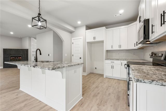 19 Kirkcudbright Lane, Bella Vista, AR 72715