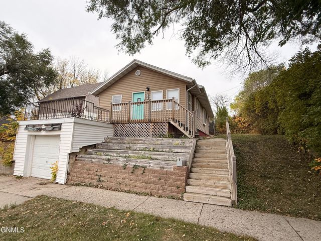 704 5th Avenue NW, Mandan, ND 58554 property photo