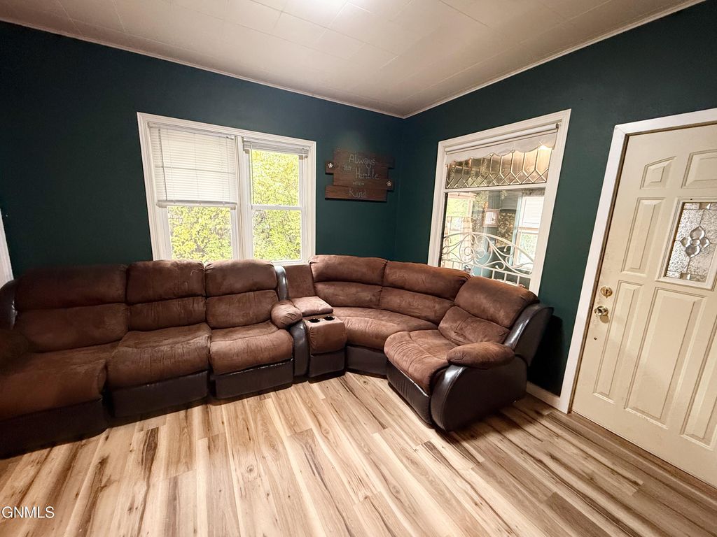 704 5th Avenue NW, Mandan, ND 58554 photo 2