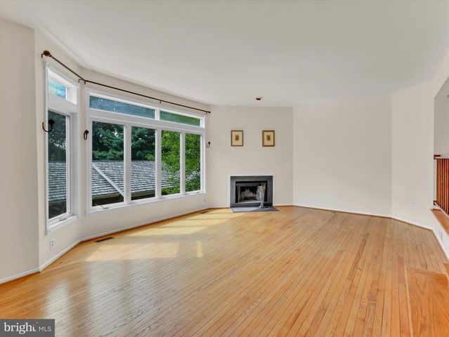31 VALERIAN CT, Rockville, MD 20852