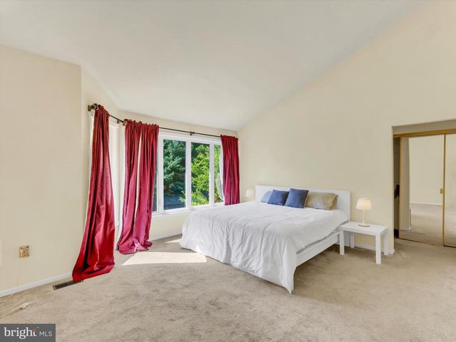 31 VALERIAN CT, Rockville, MD 20852