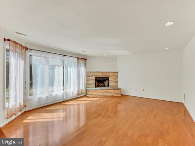 31 VALERIAN CT, Rockville, MD 20852