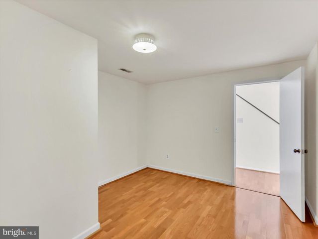 31 VALERIAN CT, Rockville, MD 20852