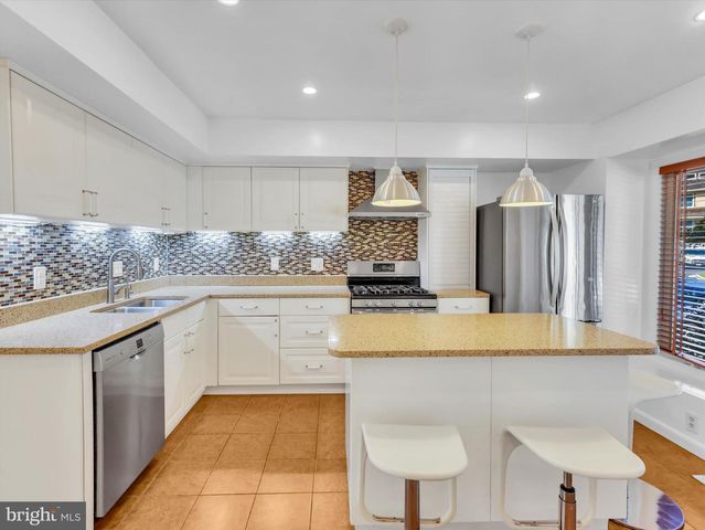 31 VALERIAN CT, Rockville, MD 20852