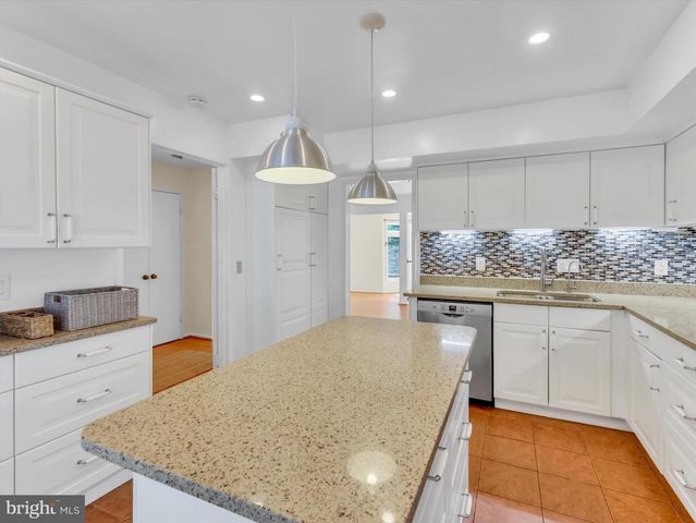 31 VALERIAN CT, Rockville, MD 20852