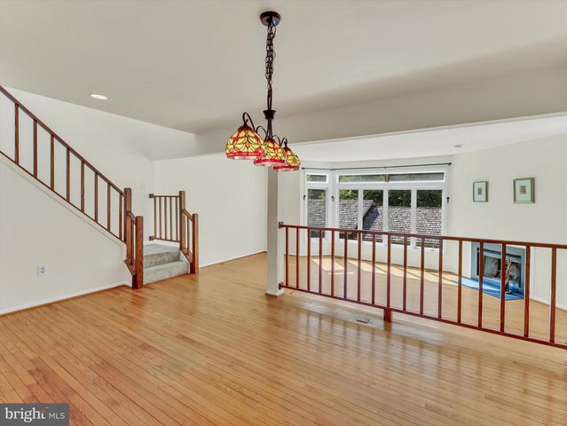 31 VALERIAN CT, Rockville, MD 20852
