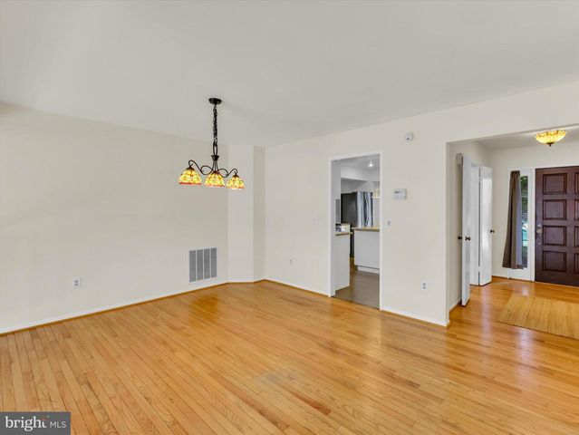 31 VALERIAN CT, Rockville, MD 20852