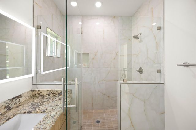 4104 Falls St, Houston, TX 77026