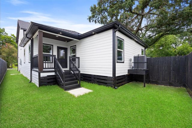 4104 Falls St, Houston, TX 77026