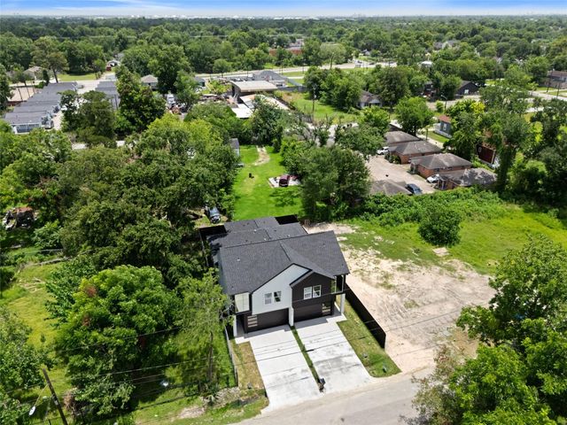 4104 Falls St, Houston, TX 77026