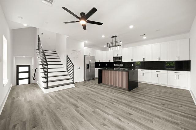 4104 Falls St, Houston, TX 77026