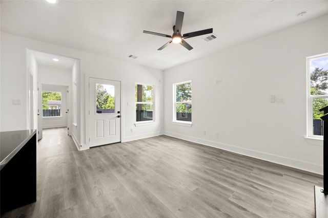 4104 Falls St, Houston, TX 77026