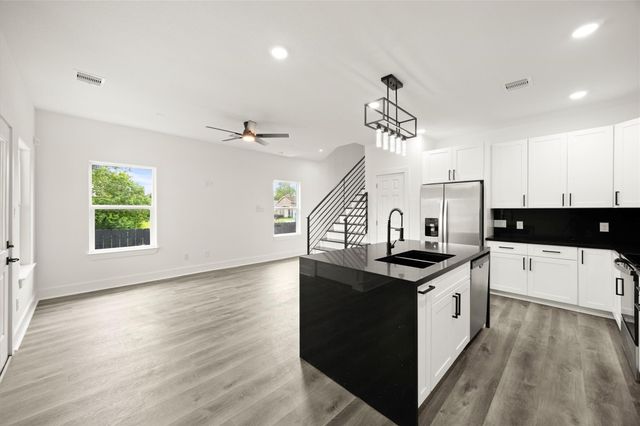 4104 Falls St, Houston, TX 77026
