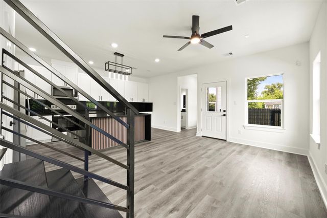 4104 Falls St, Houston, TX 77026