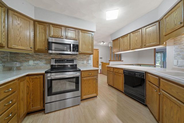 728 Nantucket Drive, Janesville, WI 53546