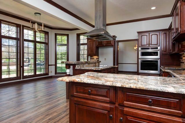 6307 S Meadowview Drive, Ozark, MO 65721