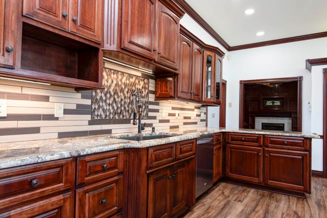 6307 S Meadowview Drive, Ozark, MO 65721