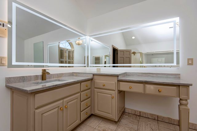 6307 S Meadowview Drive, Ozark, MO 65721