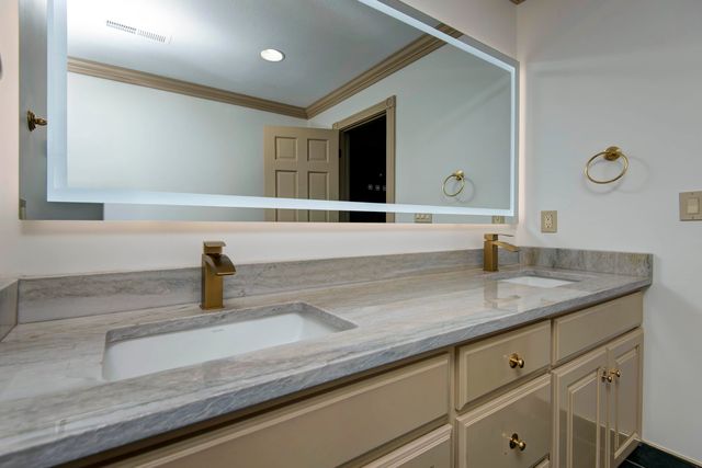 6307 S Meadowview Drive, Ozark, MO 65721