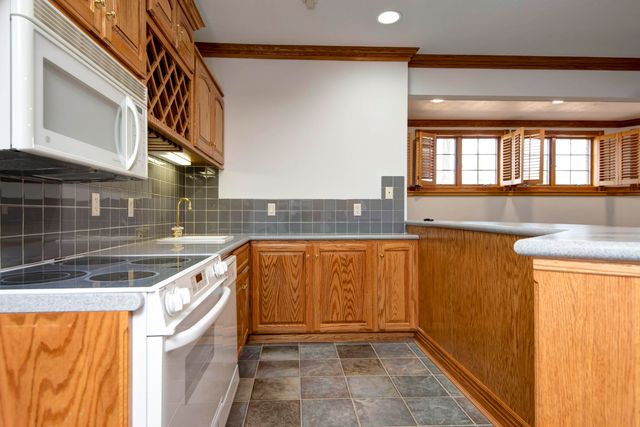 6307 S Meadowview Drive, Ozark, MO 65721