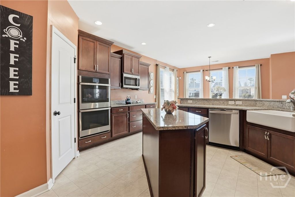 Image 12 of property listing at 88 Winslow Circle, Savannah, GA 31407