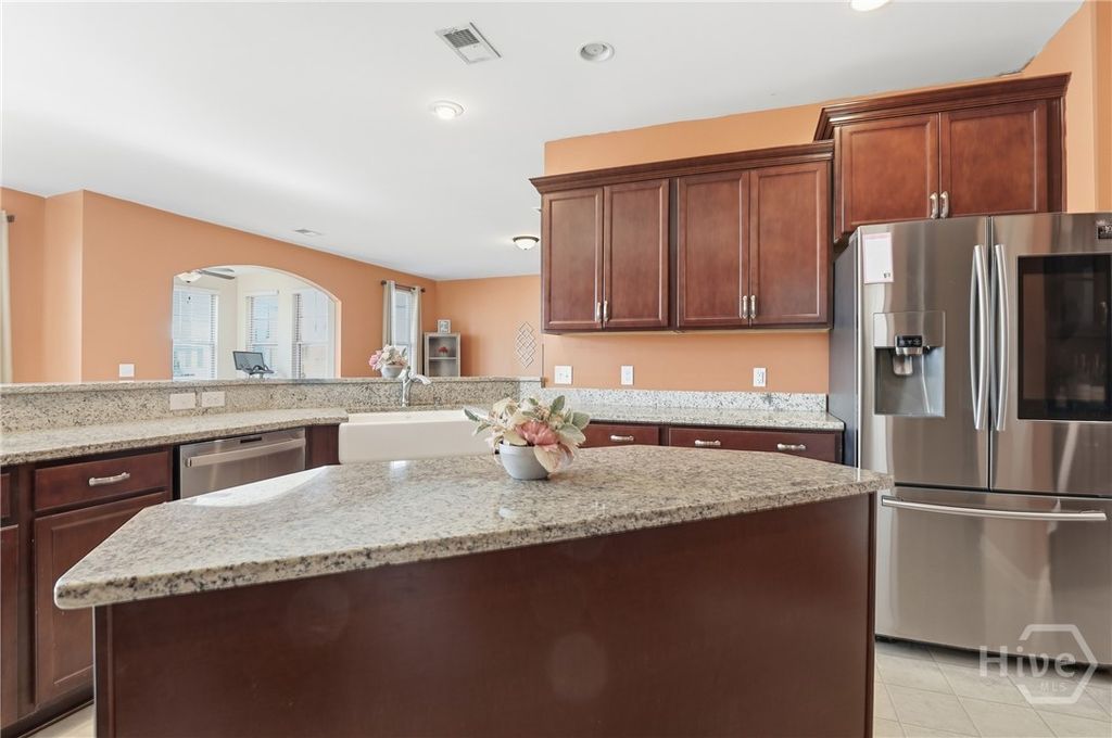 Image 13 of property listing at 88 Winslow Circle, Savannah, GA 31407