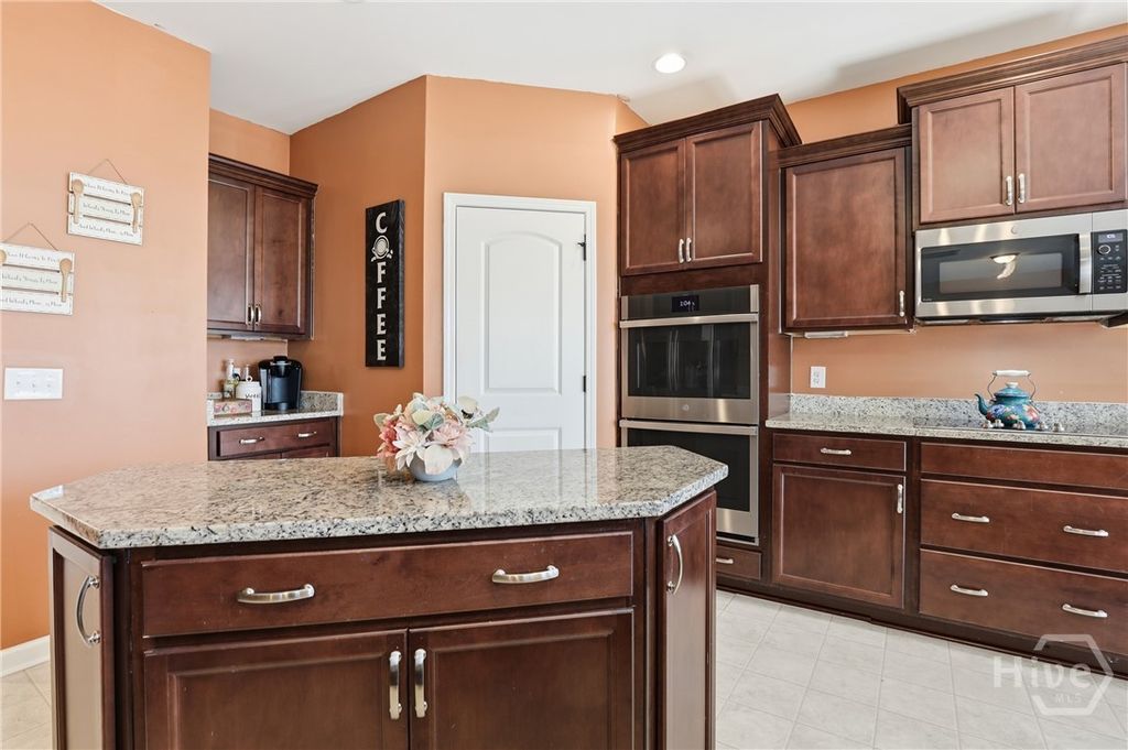 Image 15 of property listing at 88 Winslow Circle, Savannah, GA 31407