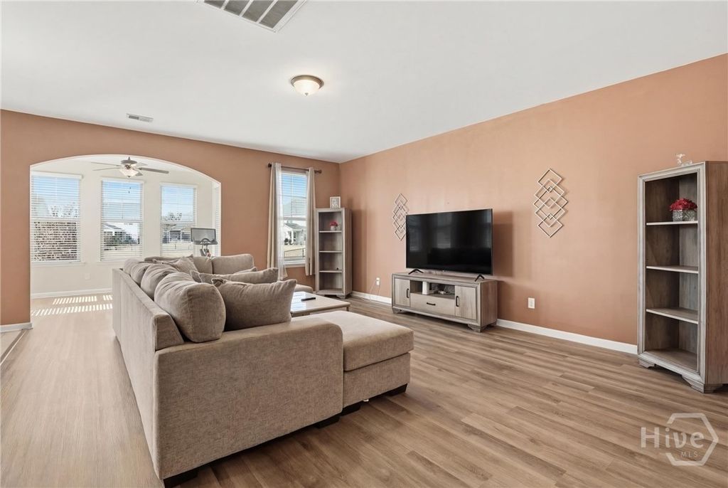 Image 20 of property listing at 88 Winslow Circle, Savannah, GA 31407