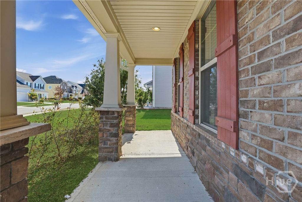 Image 4 of property listing at 88 Winslow Circle, Savannah, GA 31407