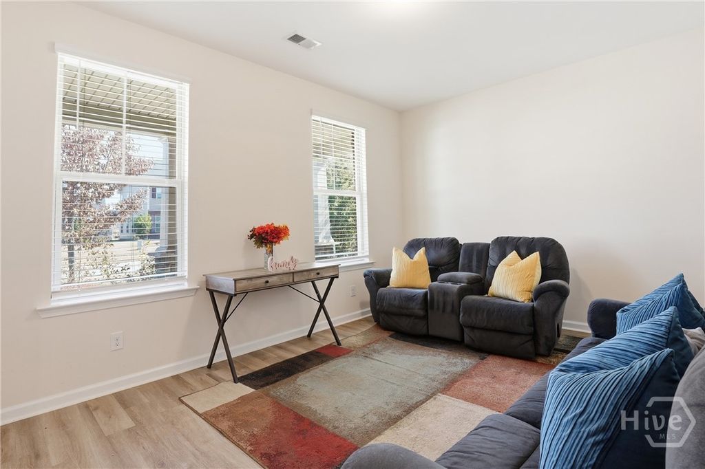 Image 6 of property listing at 88 Winslow Circle, Savannah, GA 31407