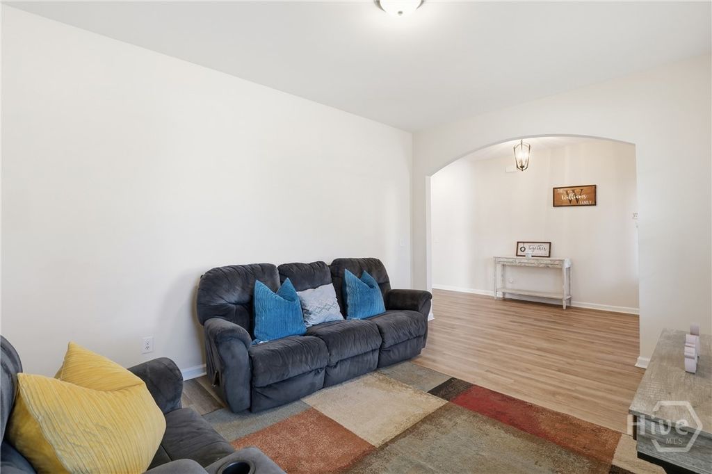 Image 7 of property listing at 88 Winslow Circle, Savannah, GA 31407