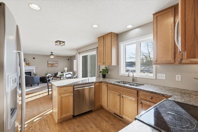 6933 Prairie Court S, Cottage Grove, MN 55016