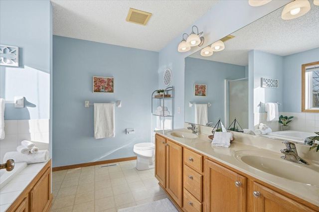 6933 Prairie Court S, Cottage Grove, MN 55016