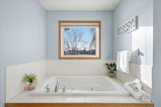 6933 Prairie Court S, Cottage Grove, MN 55016