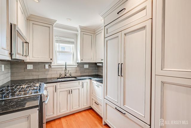 121 Columbia Avenue, Metuchen, NJ 08840