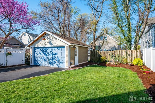 121 Columbia Avenue, Metuchen, NJ 08840