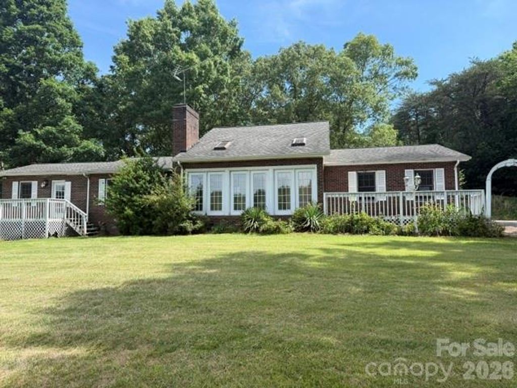 1764 Spurgeon Road, Hickory, NC 28602