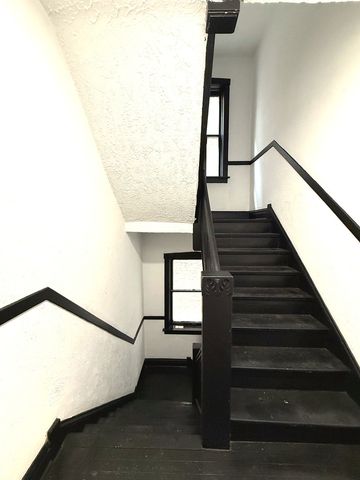 4925 N Albany Avenue, Chicago, IL 60625