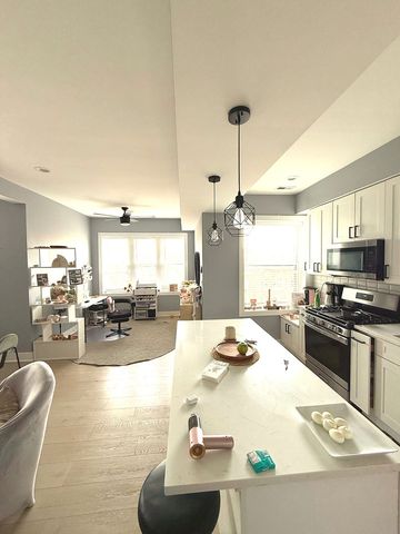 4925 N Albany Avenue, Chicago, IL 60625