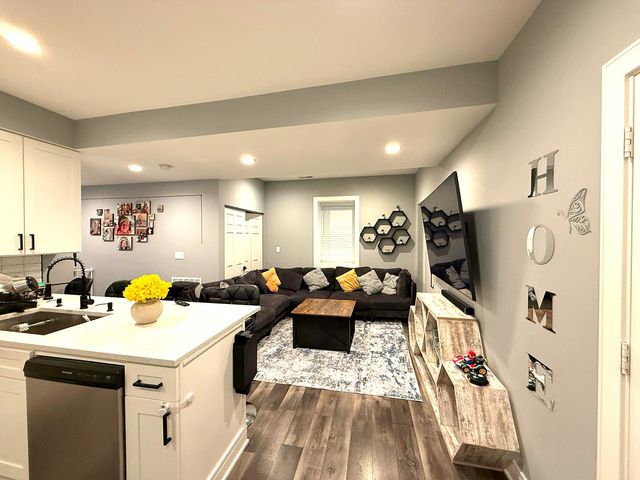 4925 N Albany Avenue, Chicago, IL 60625