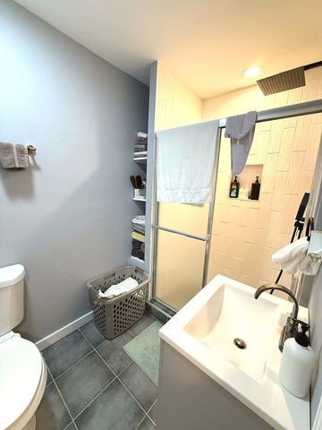 4925 N Albany Avenue, Chicago, IL 60625