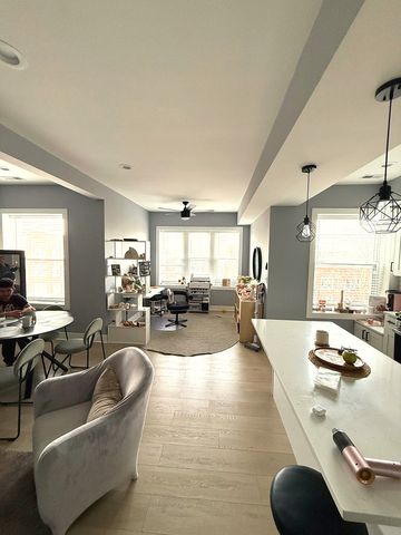 4925 N Albany Avenue, Chicago, IL 60625