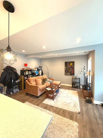 4925 N Albany Avenue, Chicago, IL 60625