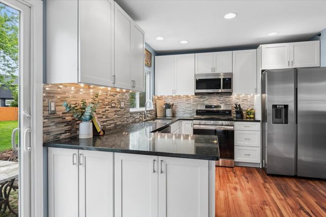 733 Cypress Lane, Carol Stream, IL 60188